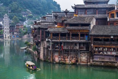 Fenghuang İlçesi eski evleri
