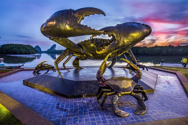 статуя крабов на Краби
