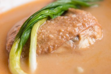 Körili tavuk mussaman