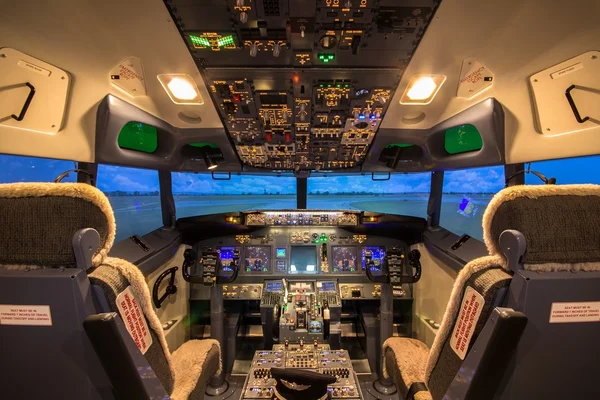 Innenraum des selbstgebauten Flugsimulator-Cockpits — Stockfoto