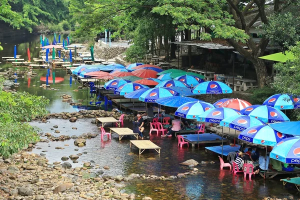 Εστιατόριο κατά την άμπωτη το καλοκαίρι στην Ταϊλάνδη — Φωτογραφία Αρχείου