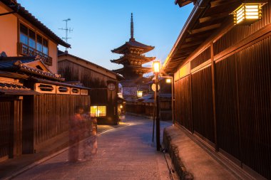 Yasaka Pagoda ve Sannen Zaka sokak