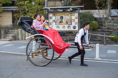 Kimliği belirsiz turist Arashiyama ziyaret 