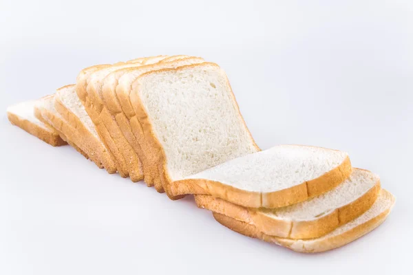 Pão fatiado isolado no fundo branco — Fotografia de Stock