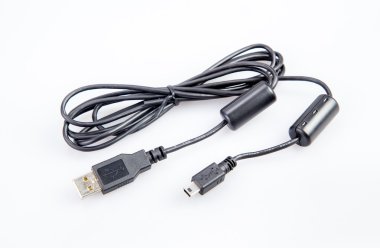 USB kablosunu izole üzerinde beyaz arka plan