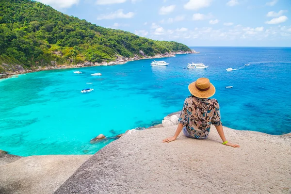 Tropik ada Similan Adası'nda güzel berrak deniz 