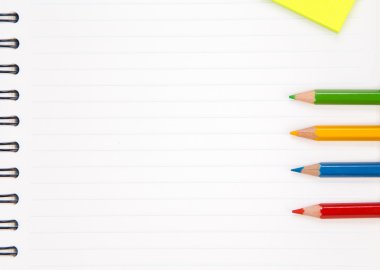 kavram ve ofis malzemeleri üzerine beyaz