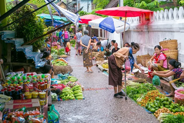  Luang Prabang sabah piyasaya 9 Haziran 2015 Luang Prabang Laos