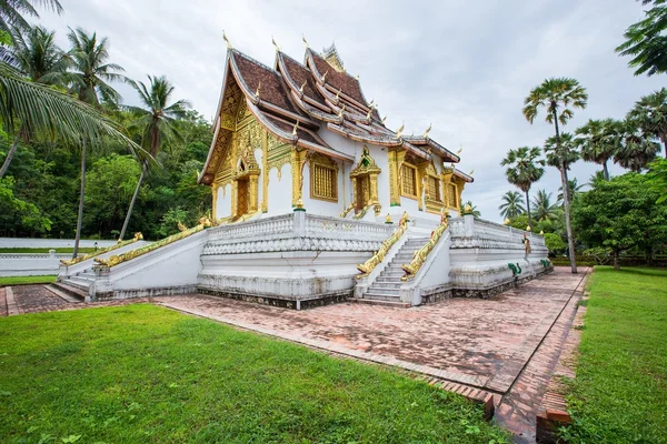 Tempel in luang prabang königlichen Palast Museum — Stockfoto