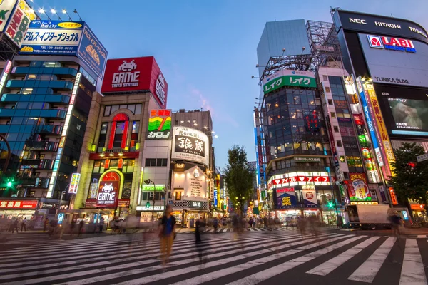 Życie ulicy w Tokio, Japonia — Zdjęcie stockowe