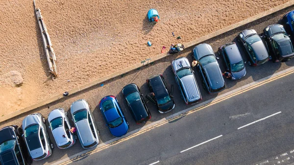 Yol kenarındaki sahil manzarası Hove, Doğu Sussex, İngiltere 'de.