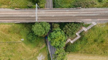 Ladderstile Wood, Derbyshire, İngiltere 'den güzel manzaralı eski tren yolu köprüsü..