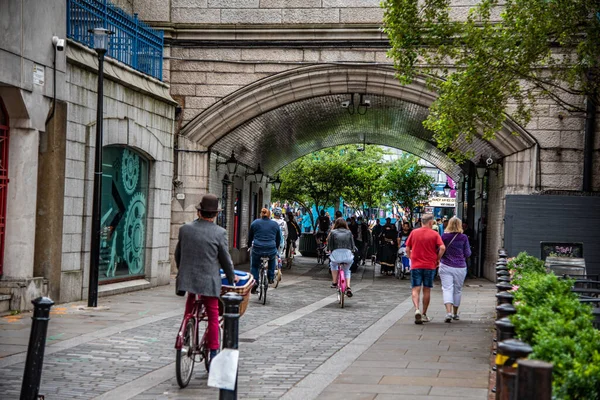 Busy Pedestrian Street Bridge London — Stock Photo, Image