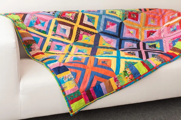 Patchwork selimut. Bagian dari sulam sebagai latar belakang . — Stok Foto