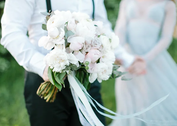 Strauß aus Frühlingsblumen. Hochzeit . — Stockfoto