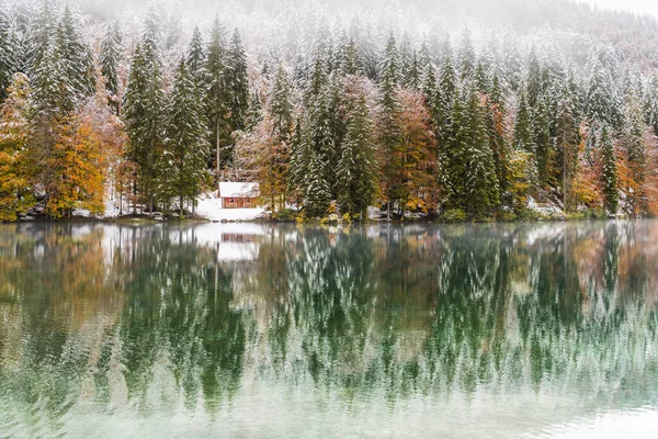 意大利Fusine白雪湖景 — 图库照片