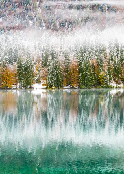 Vista Panorâmica Lago Nevado Fusine Itália — Fotografia de Stock