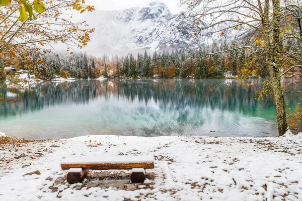 Naturskön Utsikt Över Den Snöiga Sjön Fusine Italien — Stockfoto