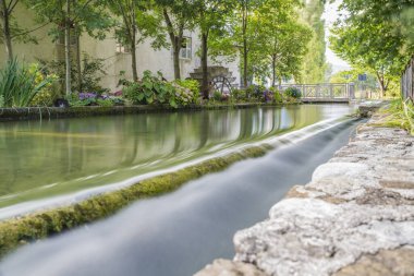 İtalya 'da nehir akıyor.