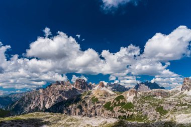 İtalya 'daki Lavaredo dağı.