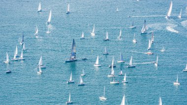 İtalya, Trieste Körfezi 'ndeki Barcolana yat yarışı. 