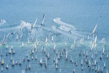 İtalya, Trieste Körfezi 'ndeki Barcolana yat yarışı. 