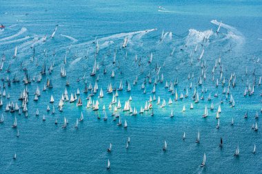 İtalya, Trieste Körfezi 'ndeki Barcolana yat yarışı. 
