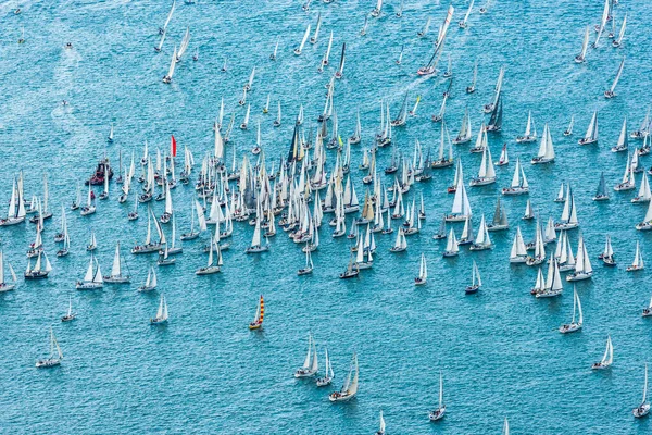 İtalya, Trieste Körfezi 'ndeki Barcolana yat yarışı. 