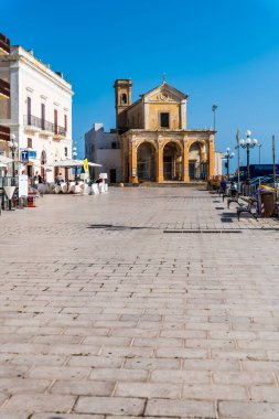 Gelibolu. Karayla deniz arasında. Puglia Mucizesi