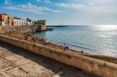 Gelibolu. Karayla deniz arasında. Puglia Mucizesi