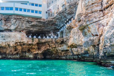 San Vito, İtalya 'daki Polignano Gölü 