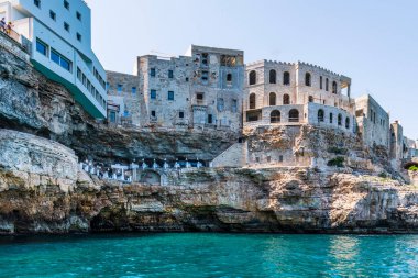 San Vito, İtalya 'daki Polignano Gölü 