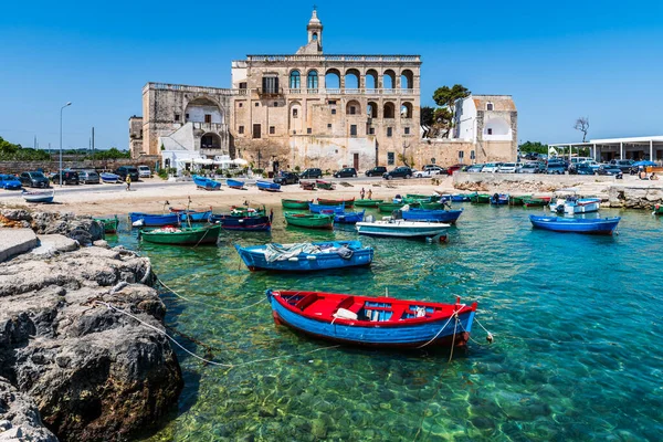 San Vito, İtalya 'daki Polignano Gölü 