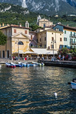 Garda Gölü ve Malcesine 'in tarihi merkezi.