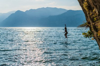 Garda Gölü ve Malcesine 'in tarihi merkezi.
