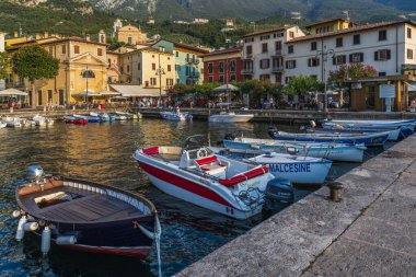 Garda Gölü 'nde gün batımı. Malcesine.
