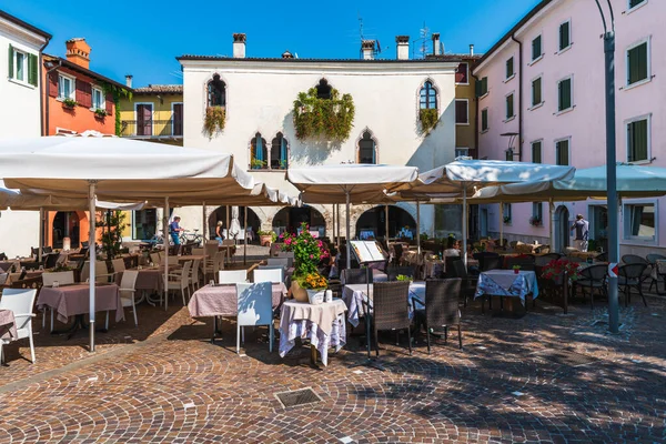 Riva Del Garda Városának Pillantásai Garda Tónál — Stock Fotó