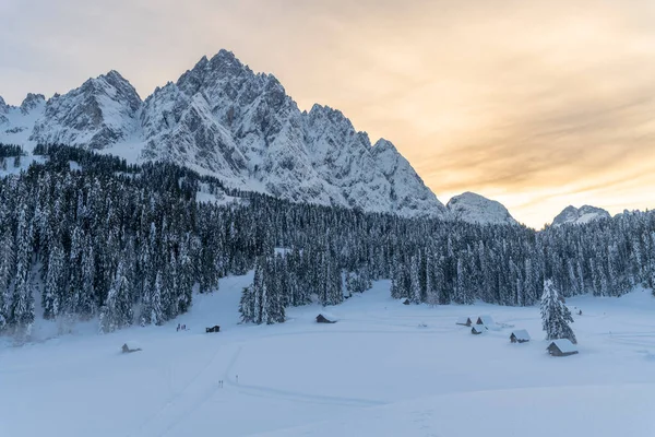 雪の後 サパダでの夕暮れの最後のライト ドロマイトの魔法 — ストック写真