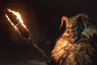 Krampus. Noel Şeytanları. Alplerdeki Advent Gelenekleri.