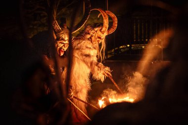 Krampus. Noel Şeytanları. Alplerdeki Advent Gelenekleri.