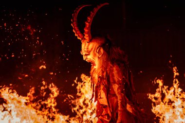 Krampus. Noel Şeytanları. Alplerdeki Advent Gelenekleri.