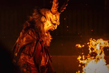Krampus. Noel Şeytanları. Alplerdeki Advent Gelenekleri.