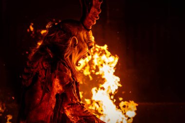 Krampus. Noel Şeytanları. Alplerdeki Advent Gelenekleri.