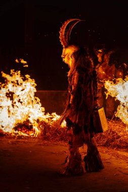 Krampus. Noel Şeytanları. Alplerdeki Advent Gelenekleri.