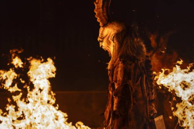 Krampus. Noel Şeytanları. Alplerdeki Advent Gelenekleri.