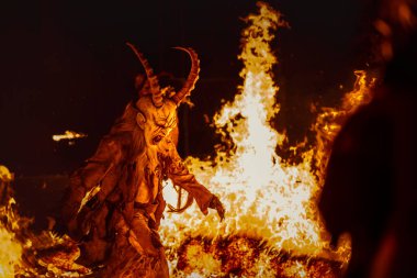 Krampus. Noel Şeytanları. Alplerdeki Advent Gelenekleri.