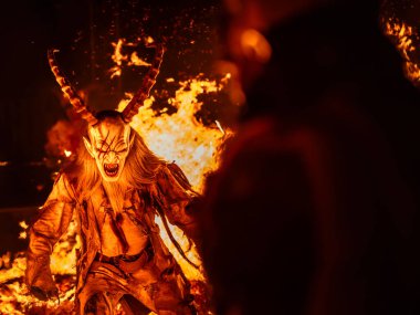 Krampus. Noel Şeytanları. Alplerdeki Advent Gelenekleri.