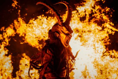 Krampus. Noel Şeytanları. Alplerdeki Advent Gelenekleri.
