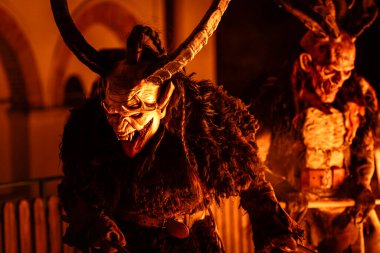 Krampus. Noel Şeytanları. Alplerdeki Advent Gelenekleri.