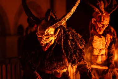 Krampus. Noel Şeytanları. Alplerdeki Advent Gelenekleri.